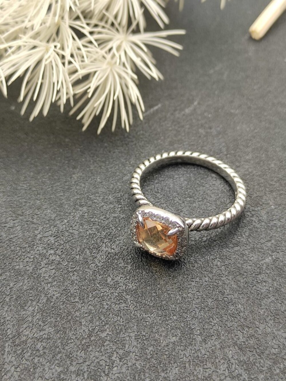 🔥 🔥 🔥 David Yurman four-prong square champagne diamond ring. Size: 6-7-8-9